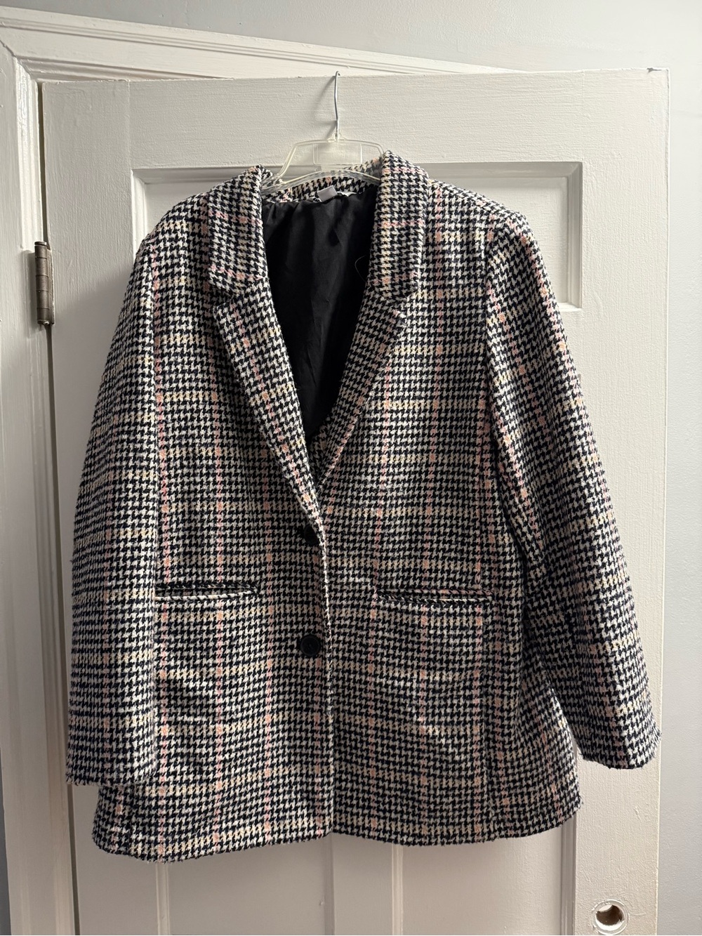 Old Navy Houndstooth Blazer Jacket in Black, Cream & Pink Accents